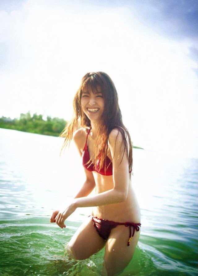 松村沙友理　水着 