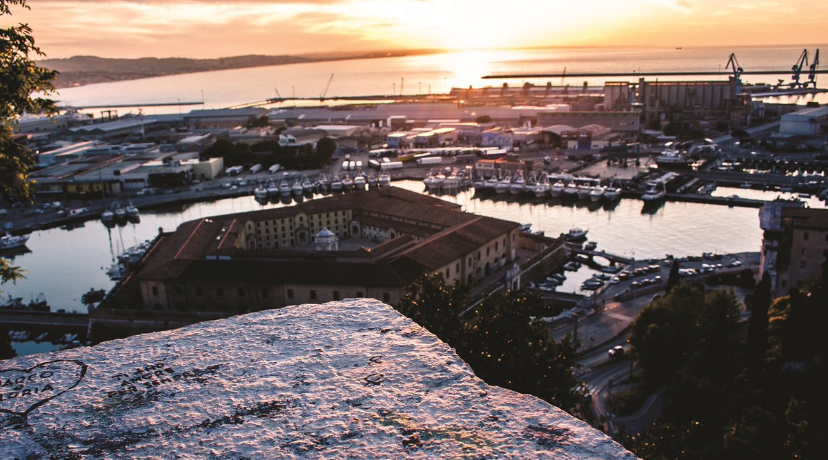 Una città tutta da scoprire, un'insenatura naturale dai mille volti in grado di stupire ed emozionare. #ancona #seeporthotel #regionemarche #hotel #LuxuryTravel #Italy