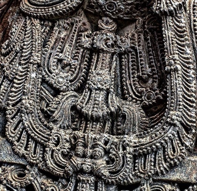 IndianContents's tweet photo. Notice the details of Ornaments in #stoneart Hosahalalu Lakshmi Narayana Temple #temple by #Hoysalas pic by :swamin https://t.co/yucyhbafea