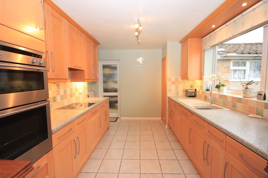 Rona Estate Agents tweet media