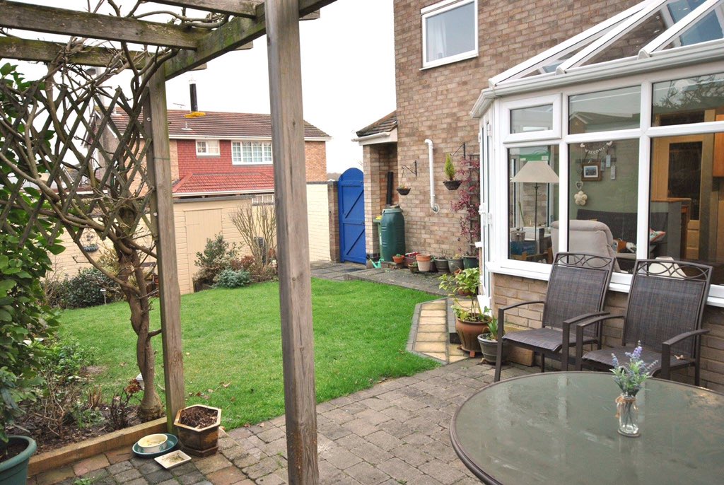 Rona Estate Agents tweet media