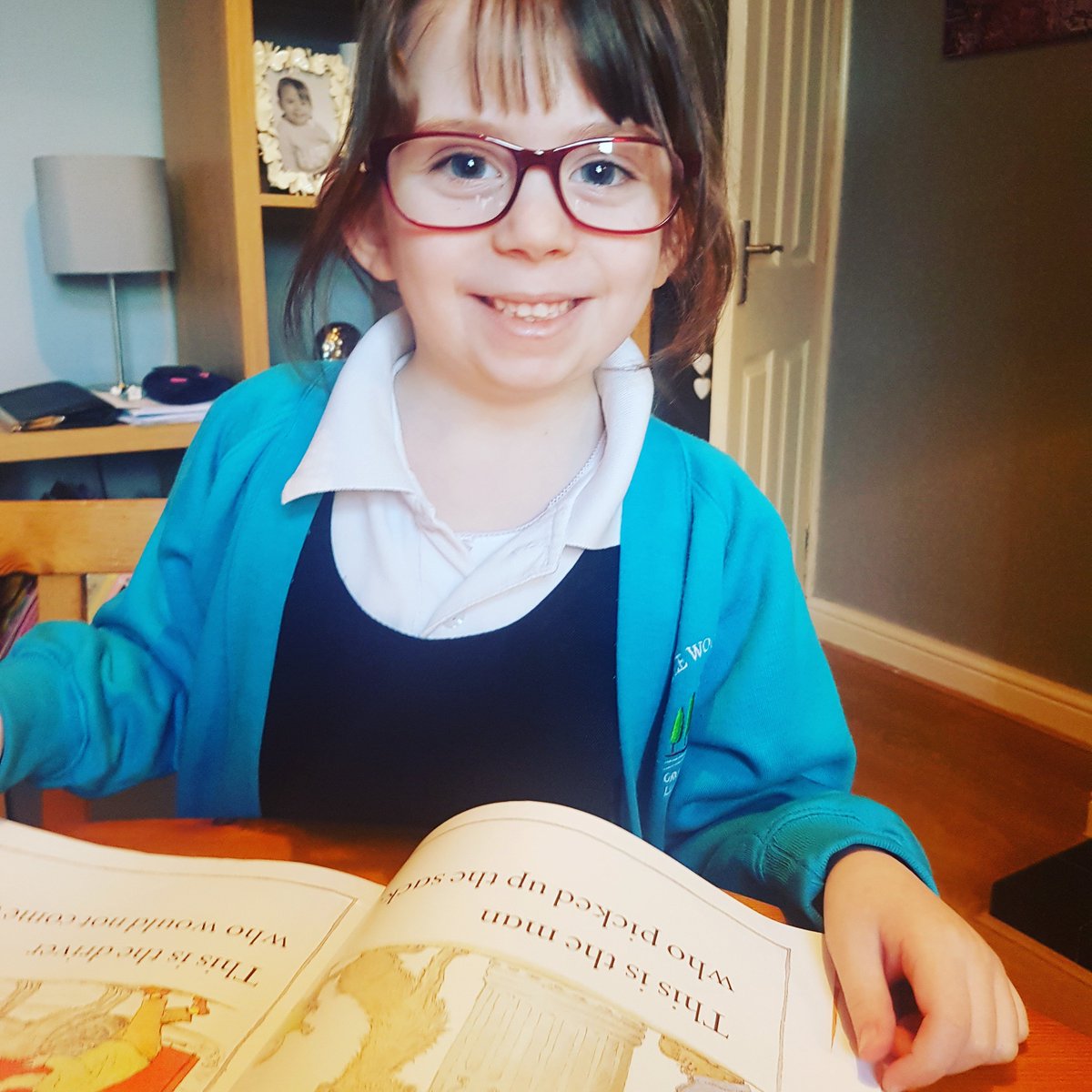 KelGeeson's tweet photo. @CastleWood_ Izzie Mallett using her new glasses #reading https://t.co/YUY6dAVEPk