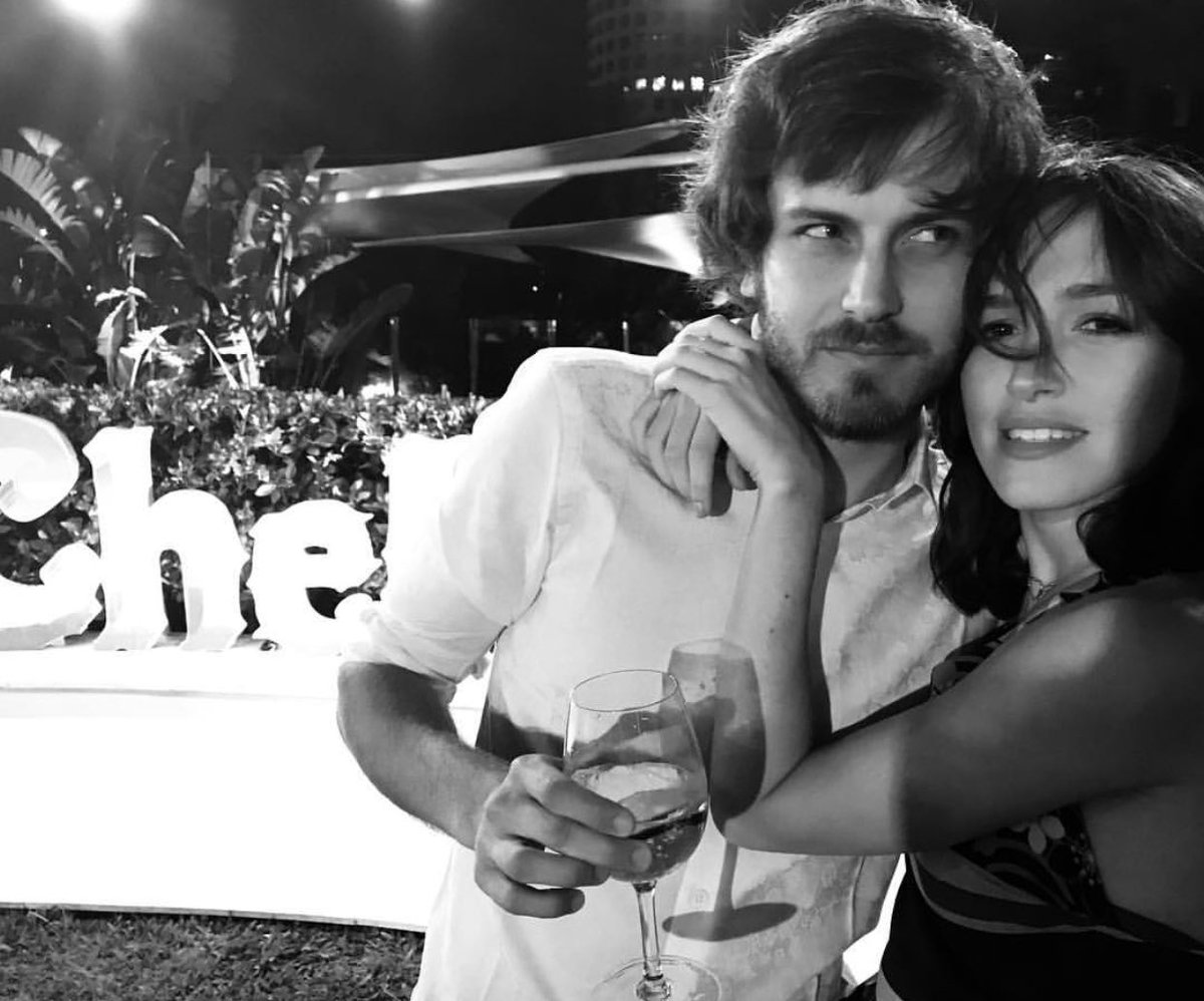 sharmdario's tweet photo. raga, ma io non sapevo che Andrés, aka Bruno del mondo di Patty, e Candela, aka Tefi dei Teen Angels, stessero insieme https://t.co/Pa5oVEJIr5