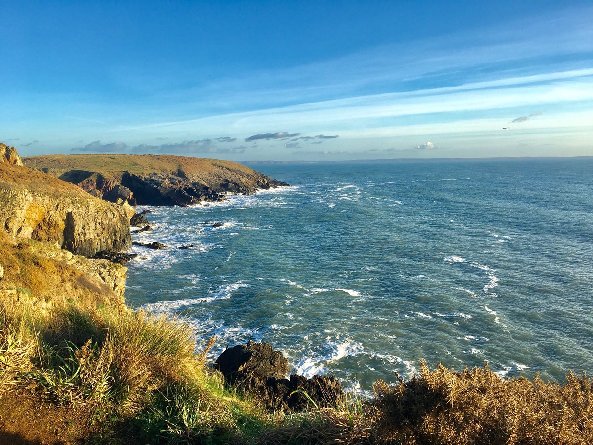 PJ1993G's tweet photo. When your lunch break comes with this view 👌🏻😍 #stnons #pembrokeshire #stdavids #coast #beautiful #wales #lovewales #lovepembrokeshire #walking https://t.co/7ArXYL46RY