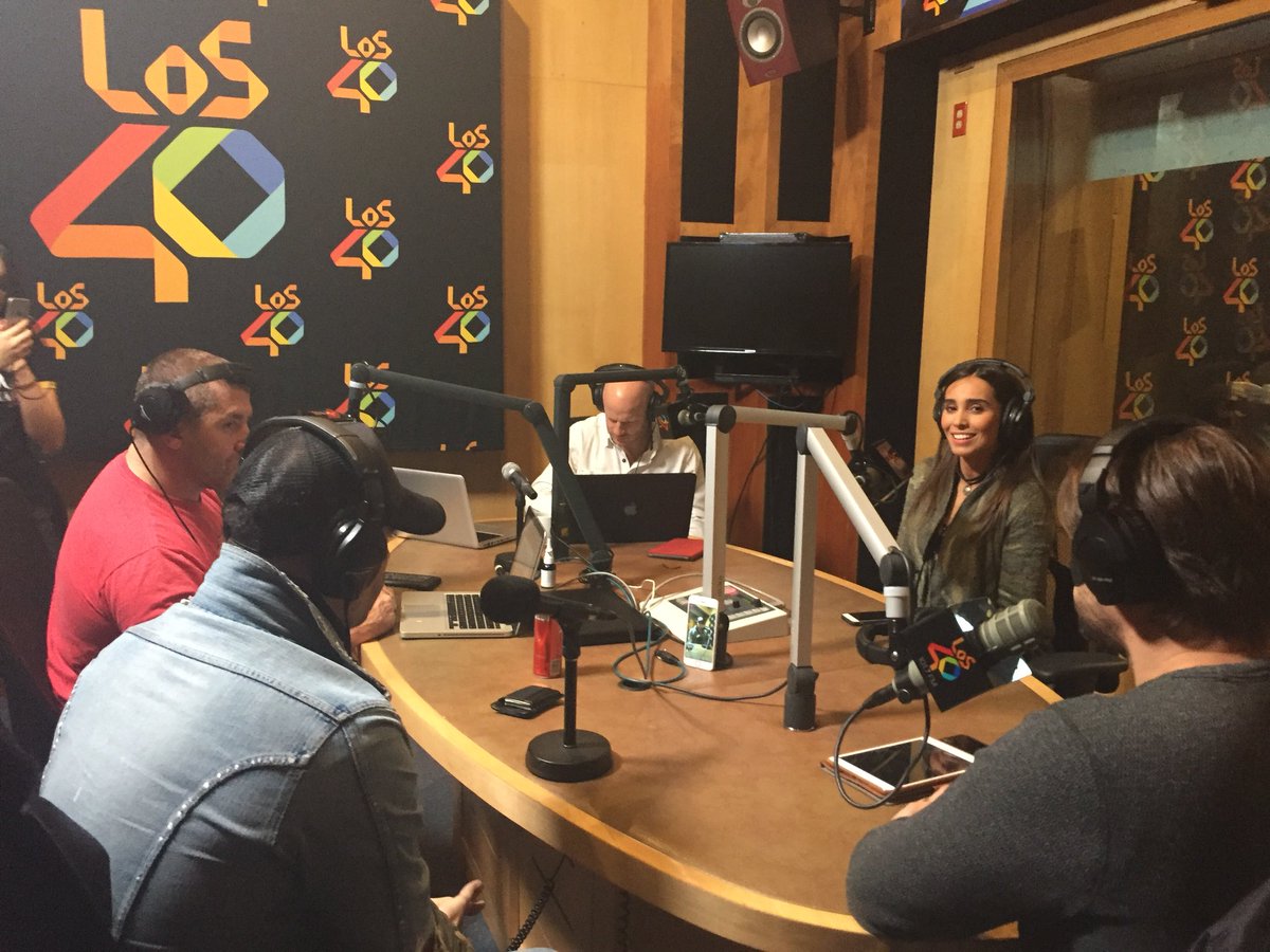 yaparateoficial's tweet photo. @alenones y @yosoyalexgarza están aquí para hablarnos de #los40elmusical que arranca el 8 de febrero en el Teatro Foro Chapultepec. Sigan la entrevista en Facebook Live @frankymostro @facufacundo @Drdesconocido https://t.co/MiG6CTkf9c