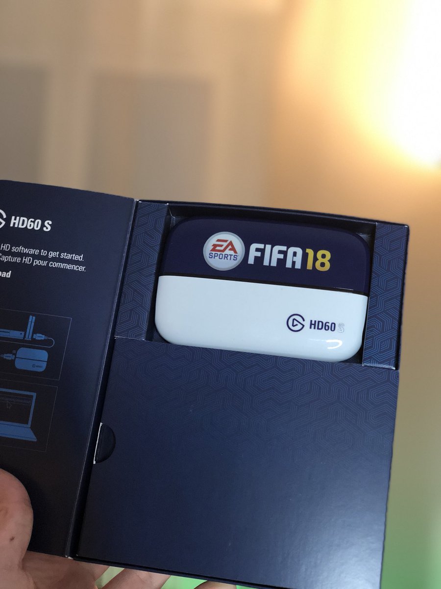 NoHandGamingYT's tweet image. Ihr habt heute die Möglichkeit, dieses Schmuckstück zu gewinnen! Die Elgato Gamecapture HD60 S im #FIFA18 Design. Um teilzunehmen müsst ihr diesen Tweet hier Retweeten und @elgatogaming und mir folgen. 
Viel Glück 🎁