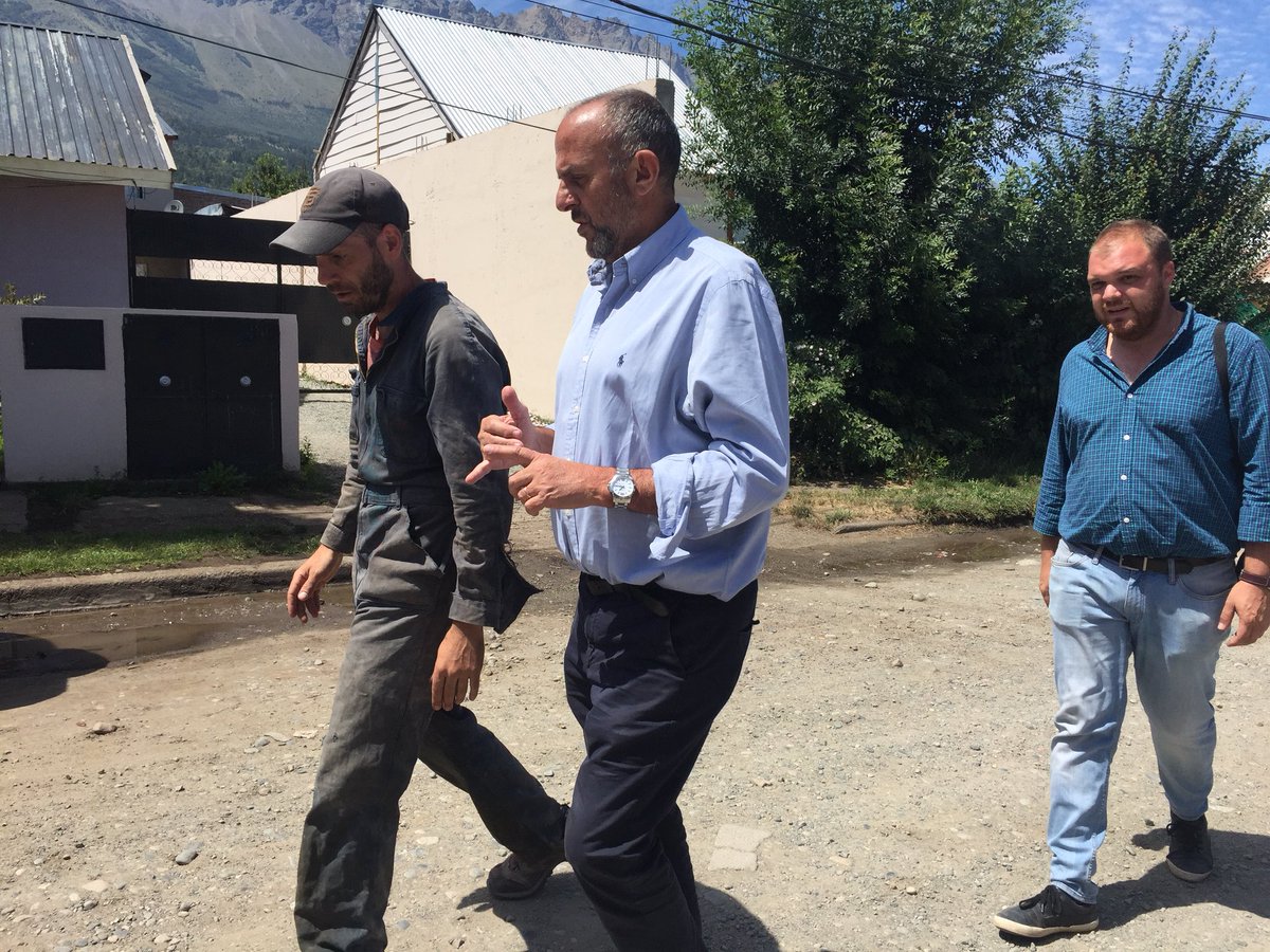 CapozziSergio's tweet photo. Conversando con Luciano Troglia en El Bolsón, encargado del lugar destinado por la Municipalidad para contener a jóvenes con adicciones . Un luchador muyyyy valioso para la comunidad. Felicitaciones Luciano! https://t.co/np01J2vepP