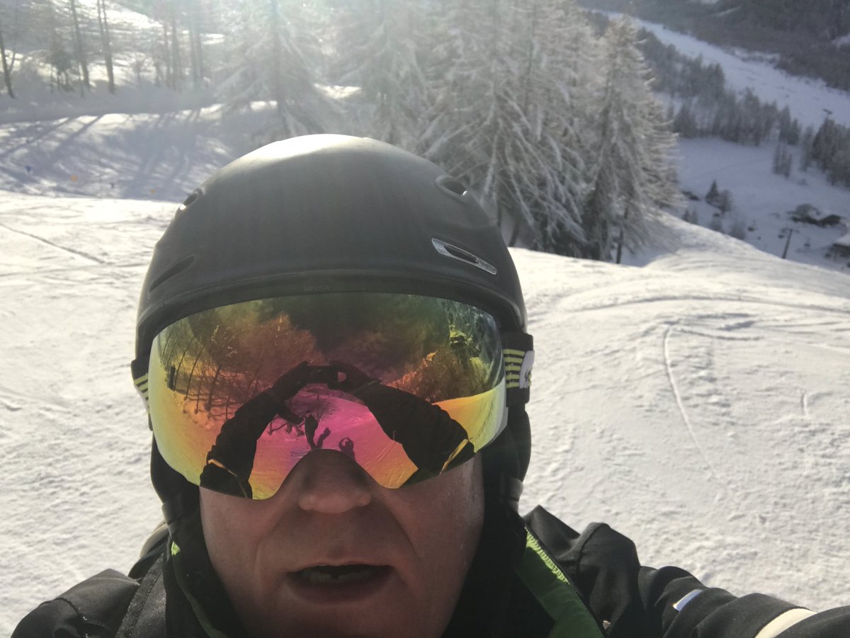 StuartAJohnston's tweet photo. #goggleselfie #ellisbrigham @ellis_brigham https://t.co/PxIBIUaoPR