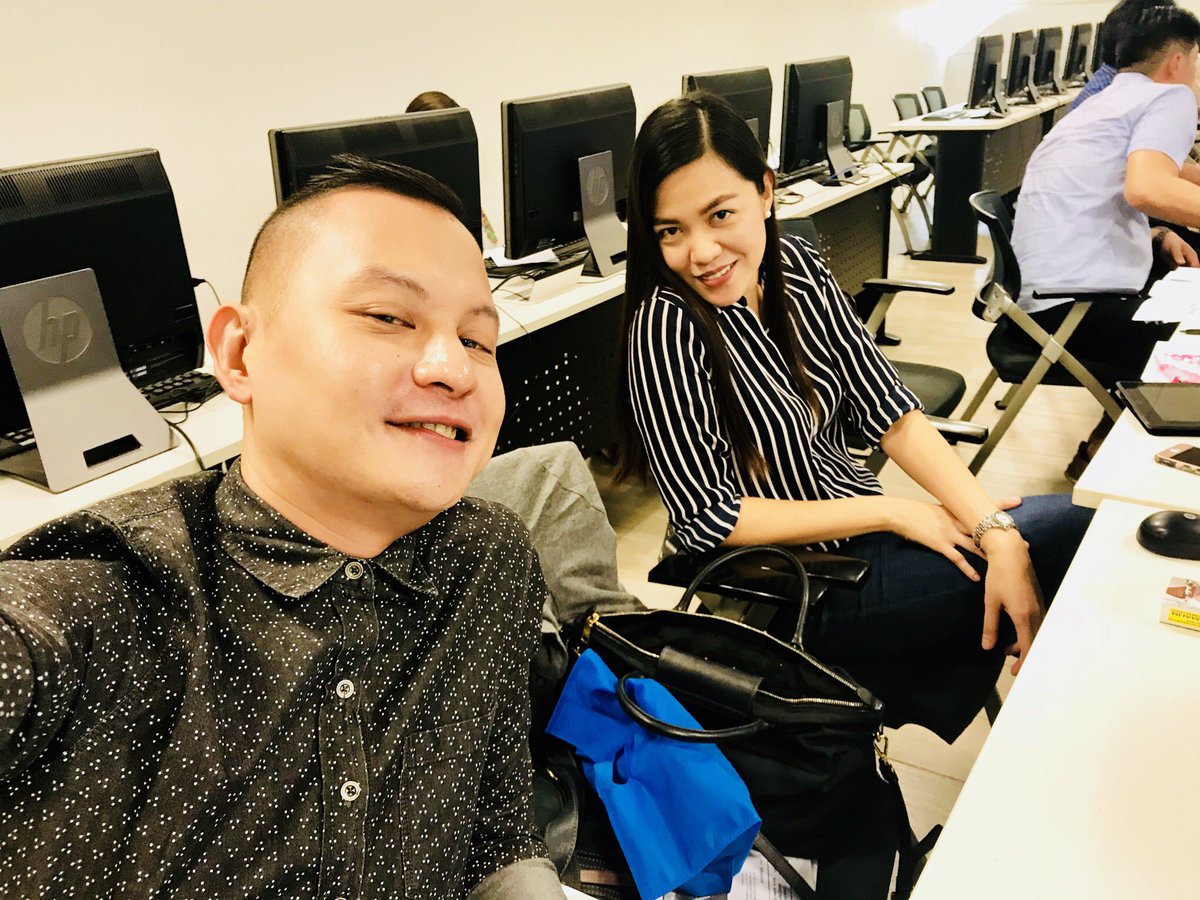bradlocs's tweet photo. Representing Batch 33. Ground Training for Airbus 321 CEO. 11 years and counting. #batchmates #batch33 #flying #groundschool #flightattendant https://t.co/apFnmbrdNQ