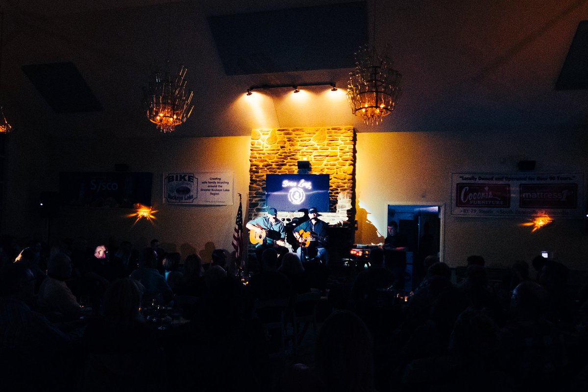 We had a great weekend in Ohio celebrating #winterfest.  2 sold out songwriter shows @BuckeyeLakeWine with great crowds. Thanks to my good buddy @CJ1371 for making it happen. #songwriters #buckeyelakewinterfest #buckeyelakewinery