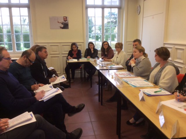 Prefet45_Centre's tweet image. Le dispositif #HOPE pour l'insertion des réfugiés dans le #Loiret a été présenté à la presse par N. Costenoble, SG Adjointe @Prefcentre_45, l'OfII, @poleemploi_RCVL, @AFPA_Centre, #FORCO, @AUCHAN_France
loiret.gouv.fr/Actualites/Com…