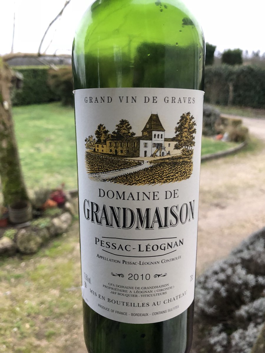 BrunoCeccaldi's tweet photo. Si vous voulez passer une bonne journée entre amis je vous conseille cette excellent vin. https://t.co/V1ZNtd0RPA