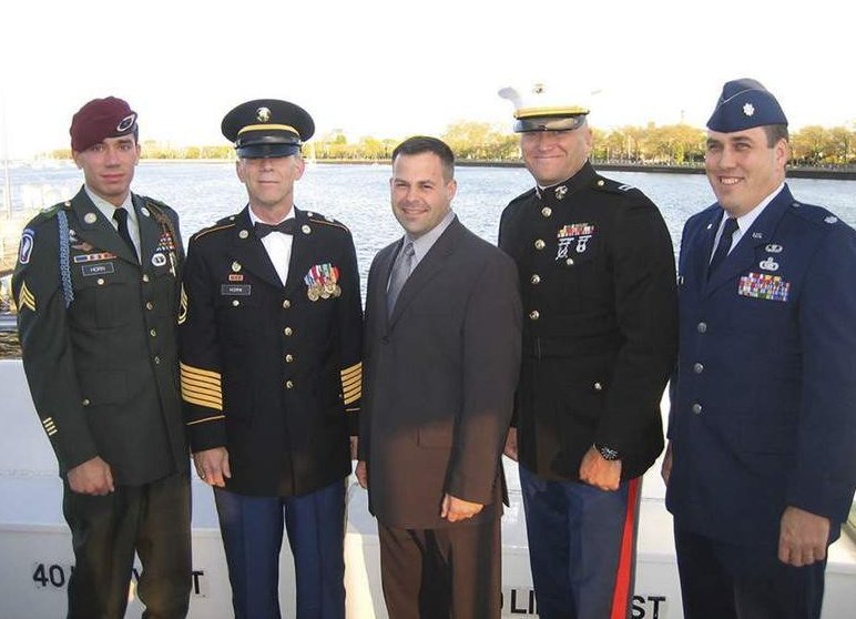 The Horn family continues their passion for supplying troops with care packages through their not-for-profit business, <a href="/AnySoldier/">慈溪 蜜桃</a>: goo.gl/exZLpS