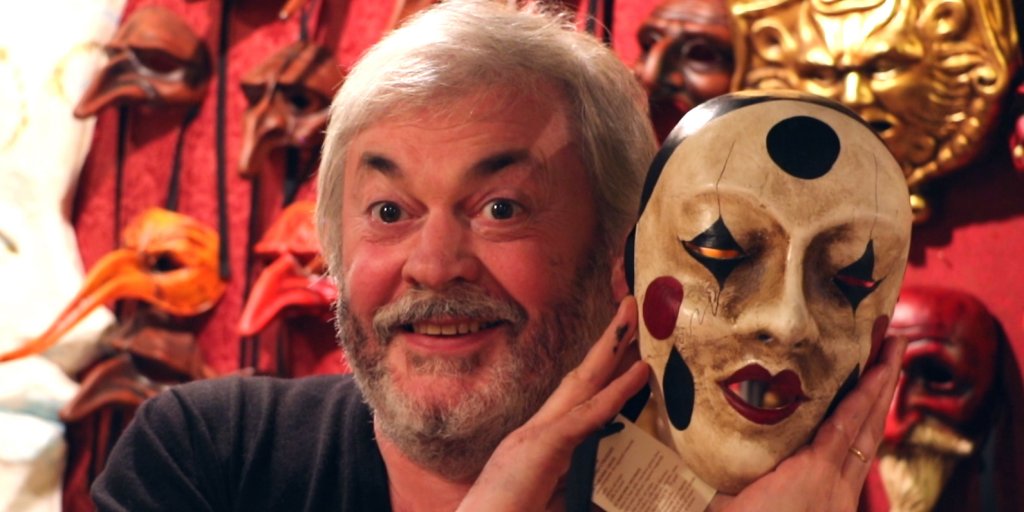 Here's the painstaking, 2-week process that goes into making handmade masks for the Carnival of Venice read.bi/2rRoNgW