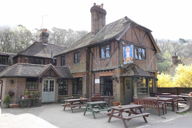 WindsorAscotMag's tweet photo. On the hunt for a new pub in or around #Dorking? Well look no further! Whether it's an evening pub crawl or an afternoon pub lunch you're after, Sophia Kranenburg's got you covered with her latest 'Top 10' roundup, which includes@TheLangtonInn! 🍻 

https://t.co/Ago3rJz2wx https://t.co/PV4ApBqqKw