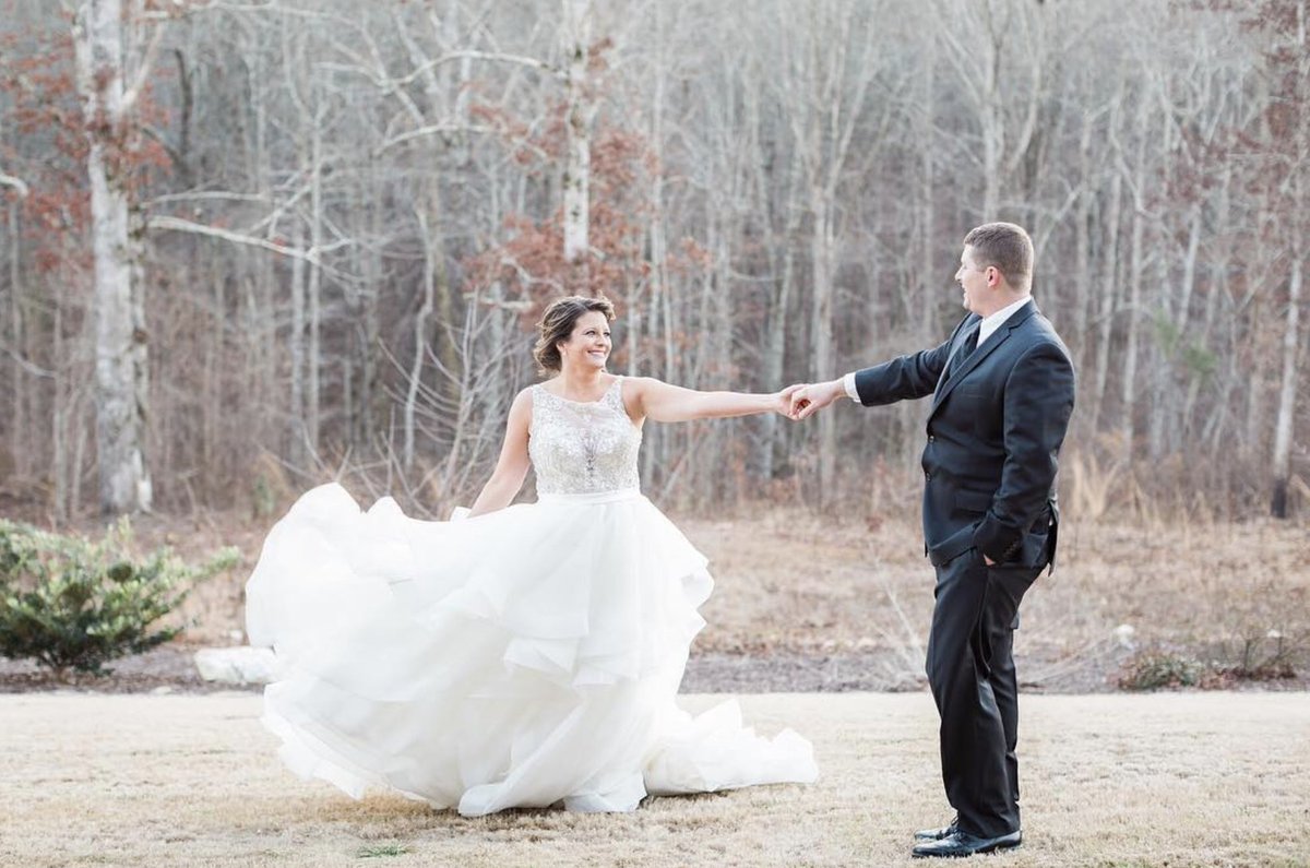 AnyaBridal's tweet photo. #Repost from @hannahmarilynphoto --how could we not share this photo? Look at the beautiful couple! https://t.co/iDi9RXAfi5