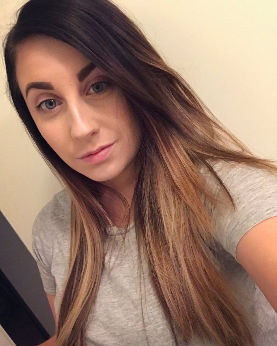 EmdorableTV's tweet photo. Hello monday 👋🏻 live now at https://t.co/Tj9mKklavJ #TeamEmmmmsie #twitch #stream #streamer #gamer #pc #gta5 https://t.co/lRDkvi0bbS
