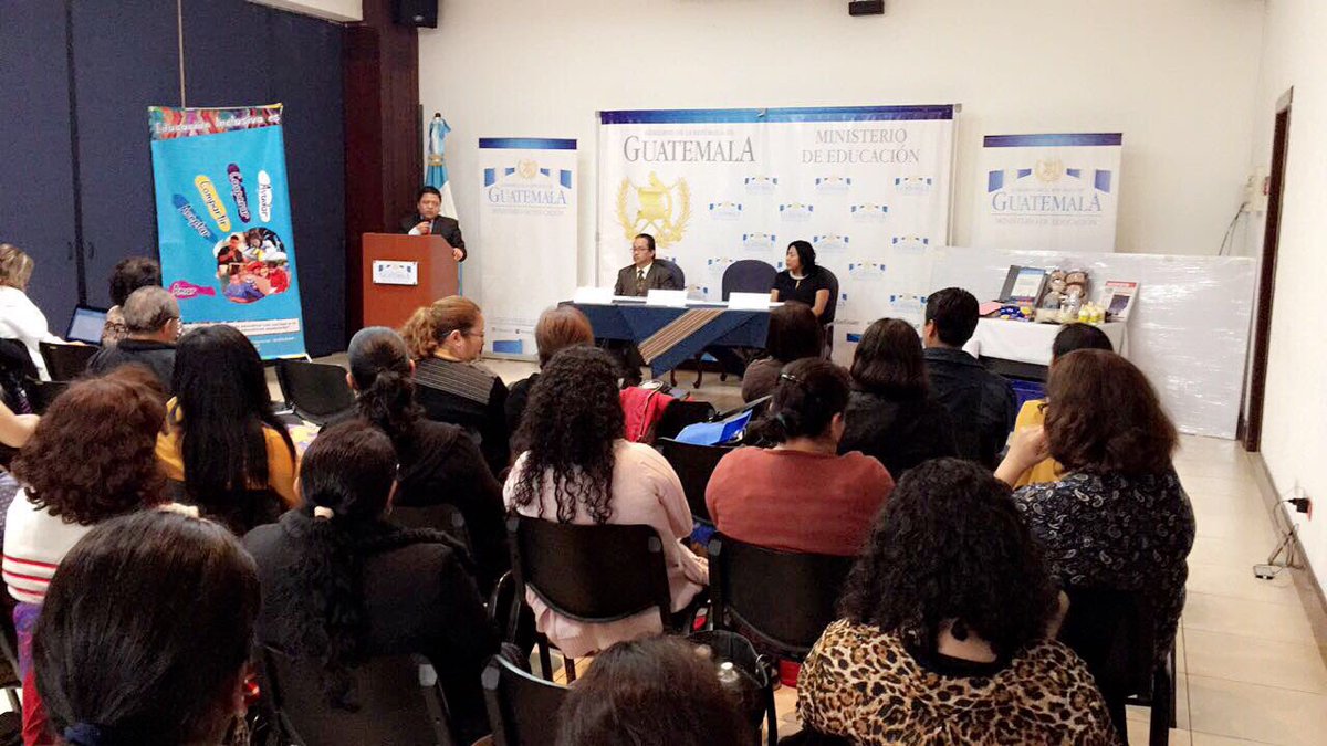 MineducGT's tweet photo. #ATrabajar Viceministro @HectorCantoM debemos de atender de manera inmediata y con pertinencia a la población con discapacidad con la entrega de estos recursos podemos crear proyectos para ayudar a los estudiantes con necesidades educativas especiales @MineducGT https://t.co/ASLye97ASc