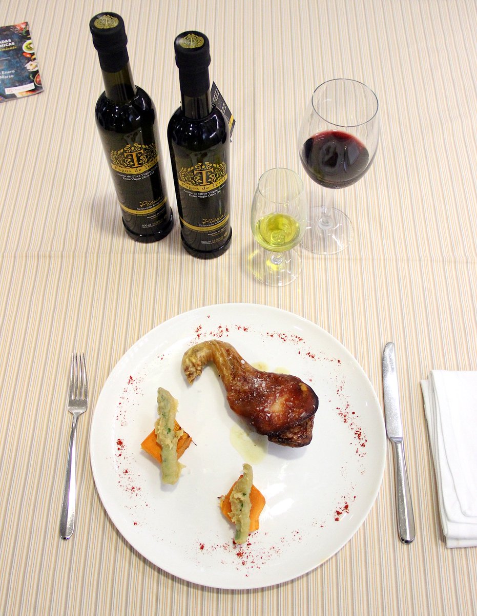 RECETA | ¡¡Llega el momento de ponernos manos a la obra!! Esta semana os proponemos una receta del Restaurante El Trujal: Paletilla de cochinillo lechal asada en horno de leña moruno con verduras, con el #aove Pagos de Toral: gastronomiarenacimiento.wordpress.com/2018/01/29/pal…