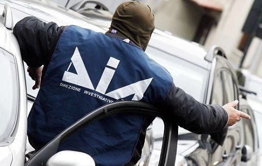 ItalianeMafie's tweet photo. Arrestato Edoardo Novella: è il figlio di un boss di ‘ndrangheta ucciso nel 2008 https://t.co/Ix9D6it6Yc https://t.co/ga0X7nzExi