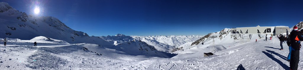 CellsystemBE's tweet image. Sun is shining ☀️😎 #ValThorens #snowboarding