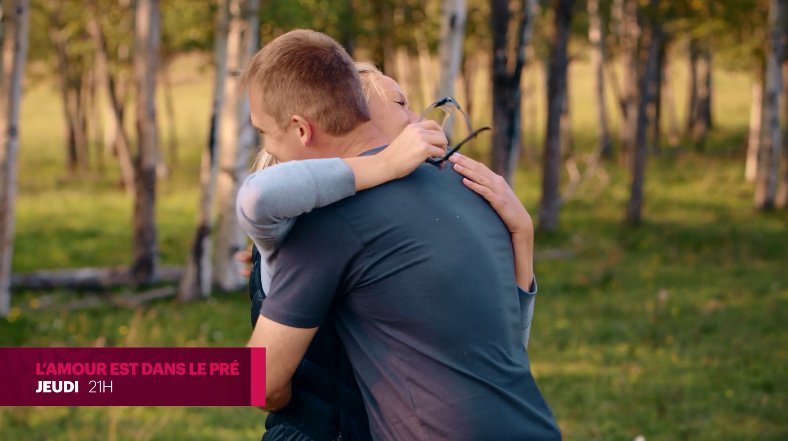 adlpre's tweet photo. Ça sent les rapprochements ce jeudi à l'émission dès 21h sur @vtele ! #adpre https://t.co/S5MP95Q4jg