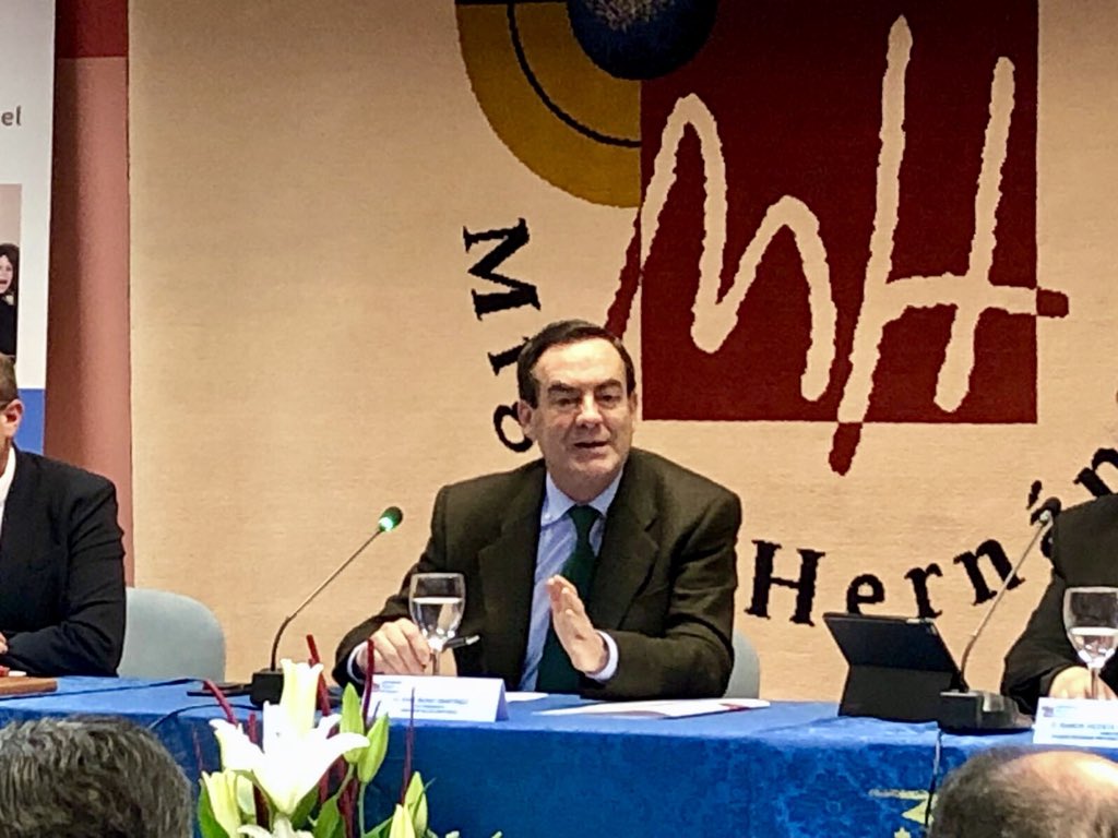 OratorioFestivo's tweet photo. José Bono invitado por @OratorioFestivo nos habla de la Constitución. España en la encrucijada. Comenzamos la conferencia en @UMHsalesas #100FSM #OFSM100 https://t.co/RQtCJFafGK