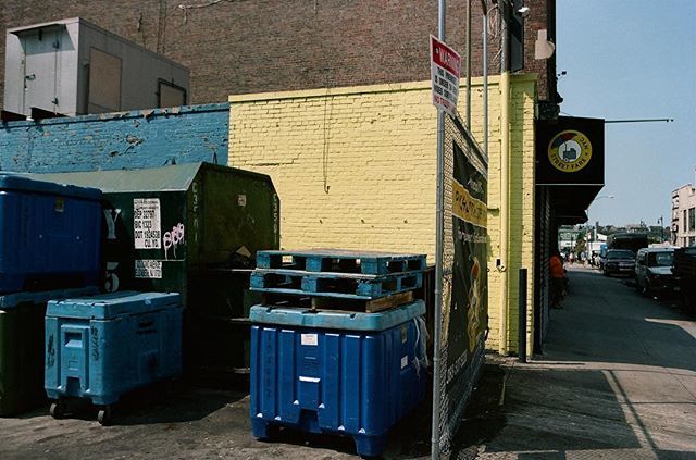syedyaqeen's tweet photo. #westside | #nYc
#streetphotography by @syedyaqeen
shot on @kodak #portra400 .
.
.
.
.
.
#streetdreamsmag #SPiCollective #life_is_street
#madewithkodak #ig_streetphotography #ig_street #500px #streetphotographers #street_photographer #streetphoto #SYstr… https://t.co/7UF69JwmwO https://t.co/ytuK4Q8efV