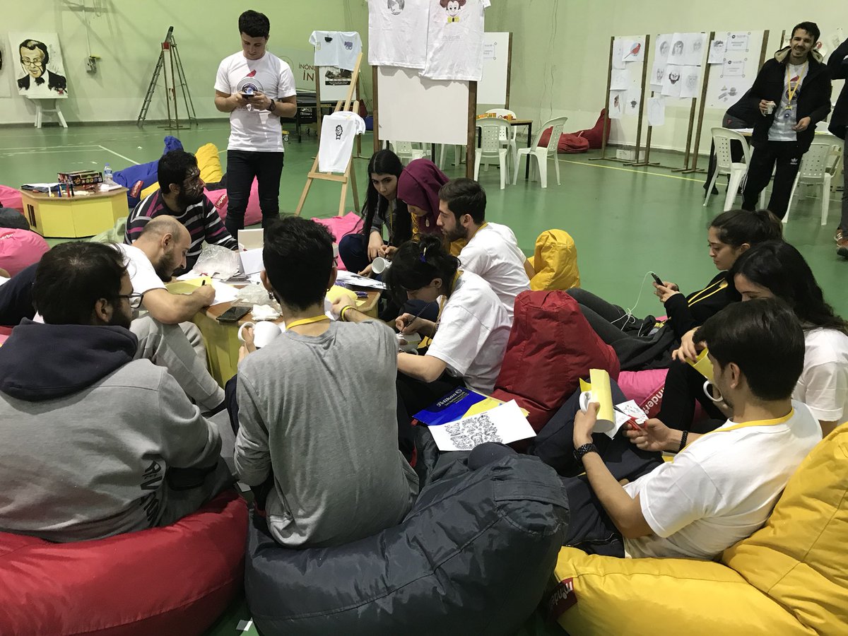 inuseft's tweet photo. 48 saat Bilişim Kültür Ve Sanat Kampı Global Game Jam açılış ve 10.yıl özel pasta kesimi
#ggj #ggjfood #ggj18 #ggjcake #malatya #inonuuniversitesi #culture #art @Nescafe3u1Arada @DrAhmetKizilay https://t.co/kBj4ehM6Du