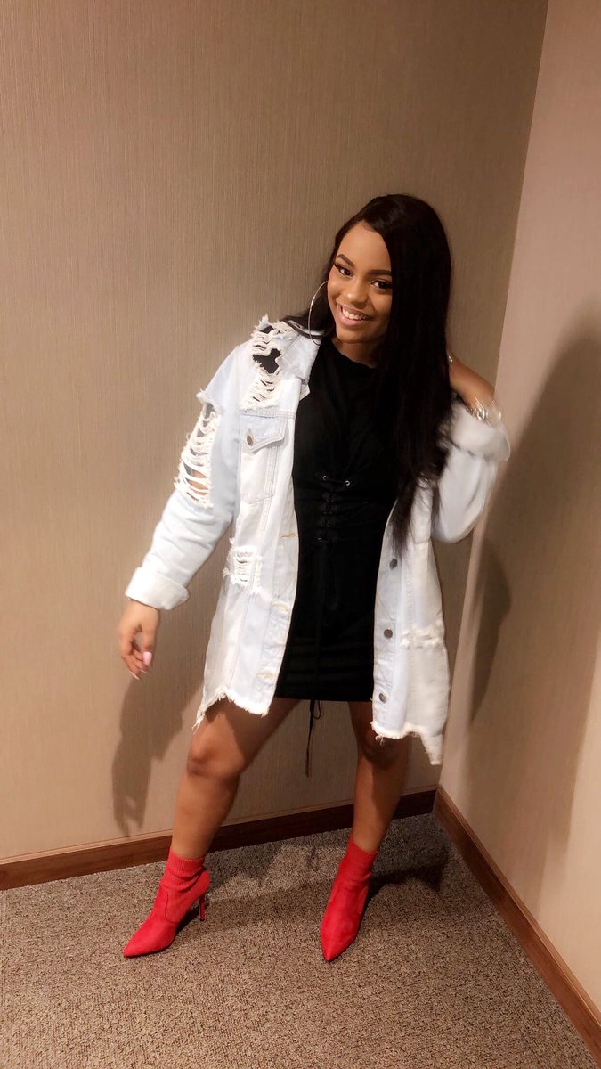 TayolorJay's tweet photo. got you feeling like you done blessed up..🥀🖤 https://t.co/Njw8rOdosr
