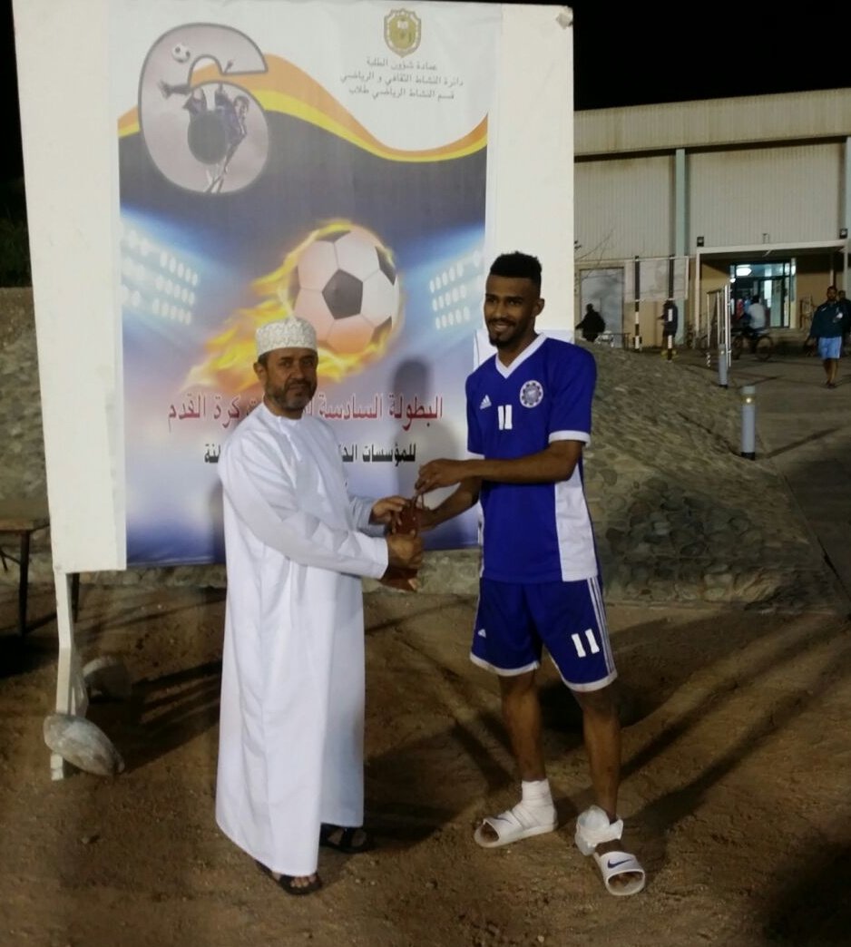 اللاعب فيصل الهنائي لاعب فريق الشركة الفنية التجارية يحصل على جائزة أفضل لاعب في مباراة:
الشركة الفنية التجارية و وزارة القوى العاملة

#بطولة_جامعة_السلطان_قابوس_للمؤسسات_الحكومية_والخاصة_لكرة_القدم