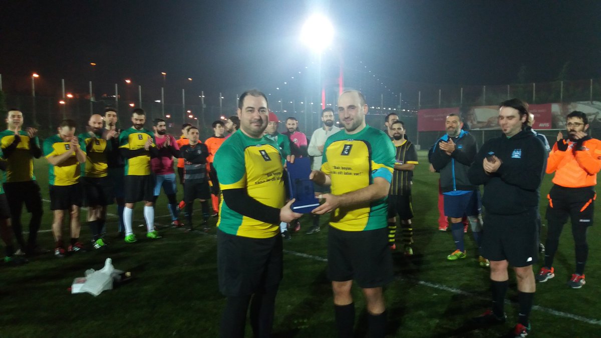 <a href="/YasarUstalarFC/">Yaşar Ustalar FC</a> .<a href="/YasarUstalarFC/">Yaşar Ustalar FC</a> takımına ve organizasyonda emeği geçen herkese <a href="/efendilig/">efendilig</a> ailesi olarak teşekkür ediyoruz. 👏👏👏 #MünirÖzkul