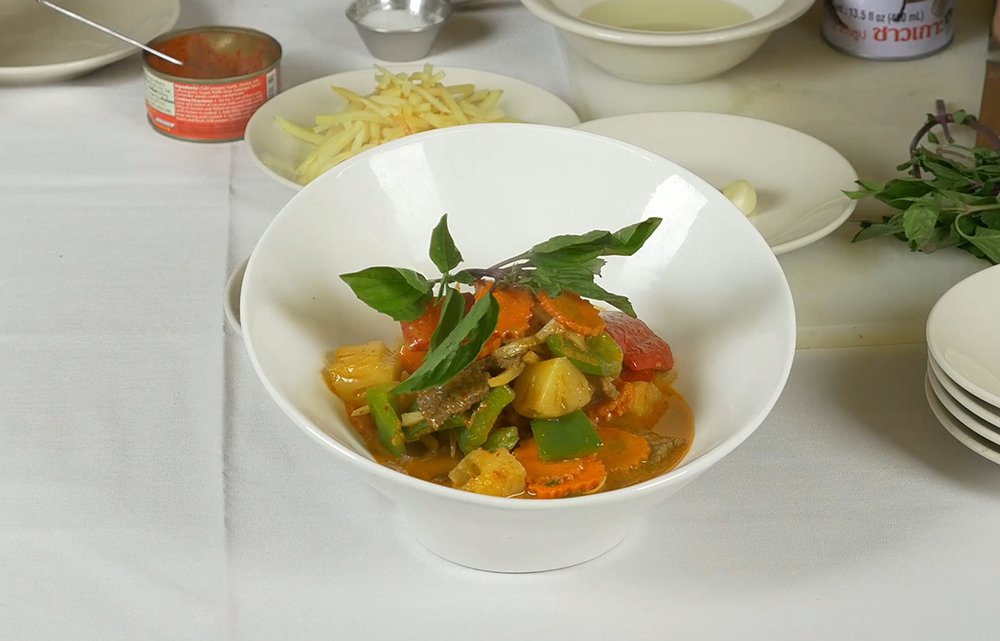 ChessFun's tweet image. Red Curry Beef - Food of Thailand. Watch video: dld.bz/gvE75