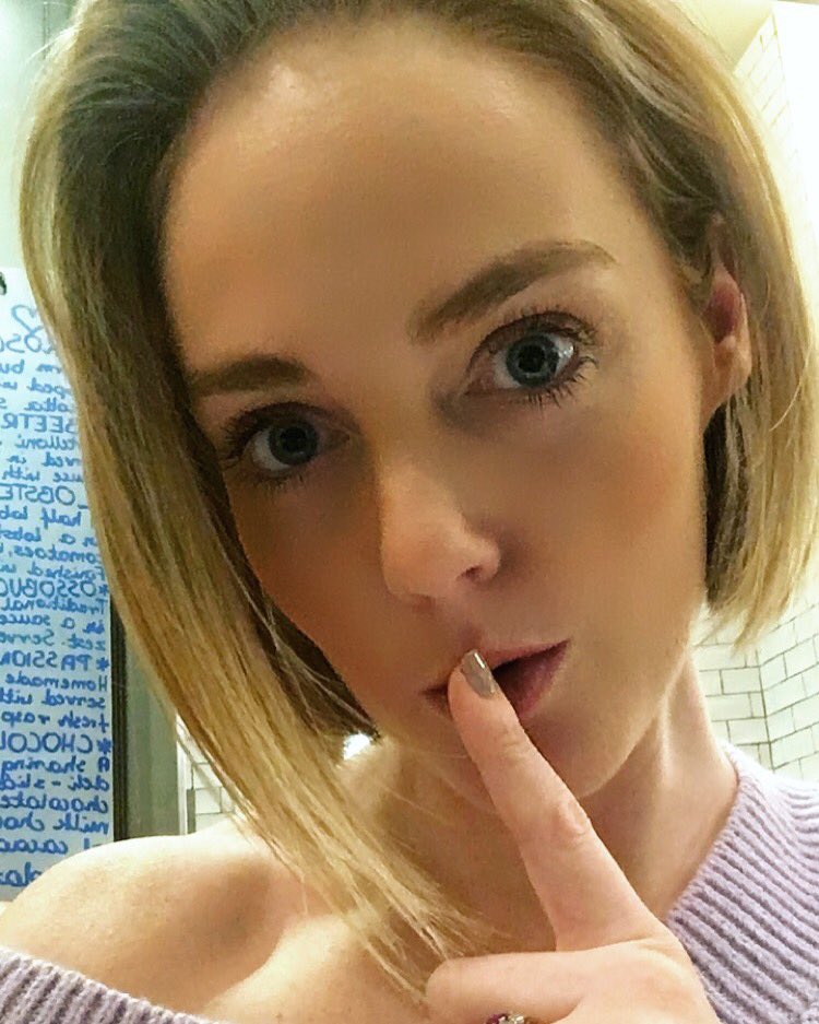 AmandaDCNN's tweet photo. Canβt help but chuckle - waiting to fly to #Rome to host a panel on football finance & the role of agents, amazing conversation going on next to me - an agent shouting down the phone about the future of his player and the clubs on the horizon - in T4 Carluccios.#workeditout https://t.co/hVFBzkP2P8