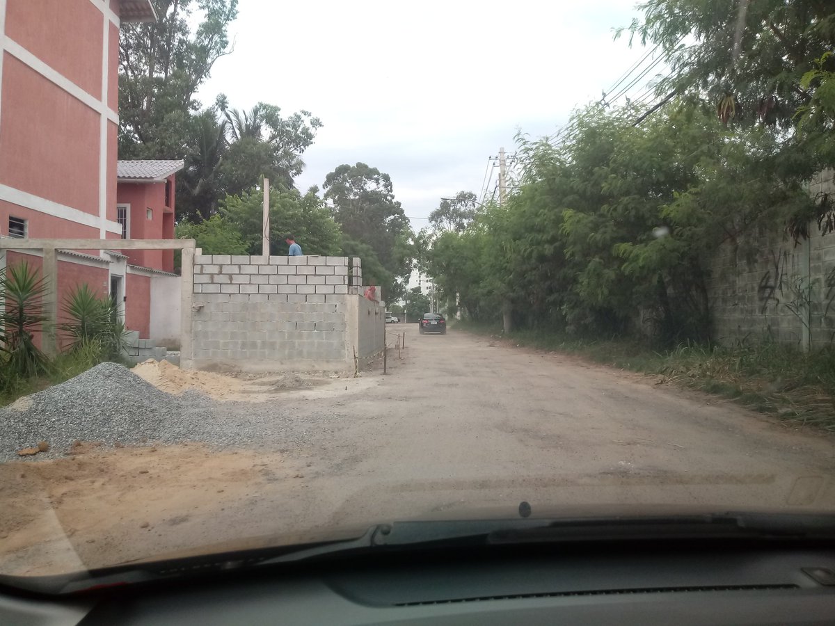 Fabio_7602's tweet photo. @OperacoesRio. @LeiSecaRJ. #seop #PrefeituraRio Puxadinho (puxadão, na verdade) sendo construído literalmente no meio da rua Athos Bulcão, ao lado do n.144, no Recreio dos Bandeirantes... Pode isso??? https://t.co/DBFhlsLlQ9