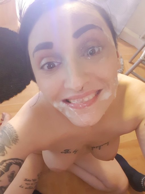 Jihaaa immer her mit der Sahne  Geil ins Auge rein !!  Wer will auch mal  BIS SONNTAG noch Minden dann