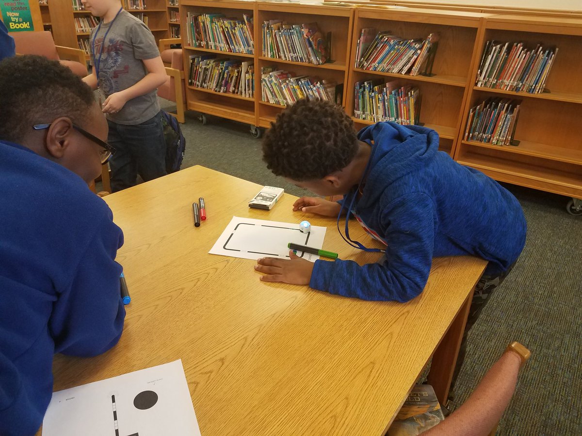 JC_TeachTech's tweet image. &apos;Woah!&apos; &apos;Let&apos;s Turbo Boost!&apos; &apos;Make it spin!&apos; 
@mediamanchris has his Ss excited to use @Ozobot 
#4cs #MCEtechie #ensuringsuccess
@ksuiteach @MCE_HCS