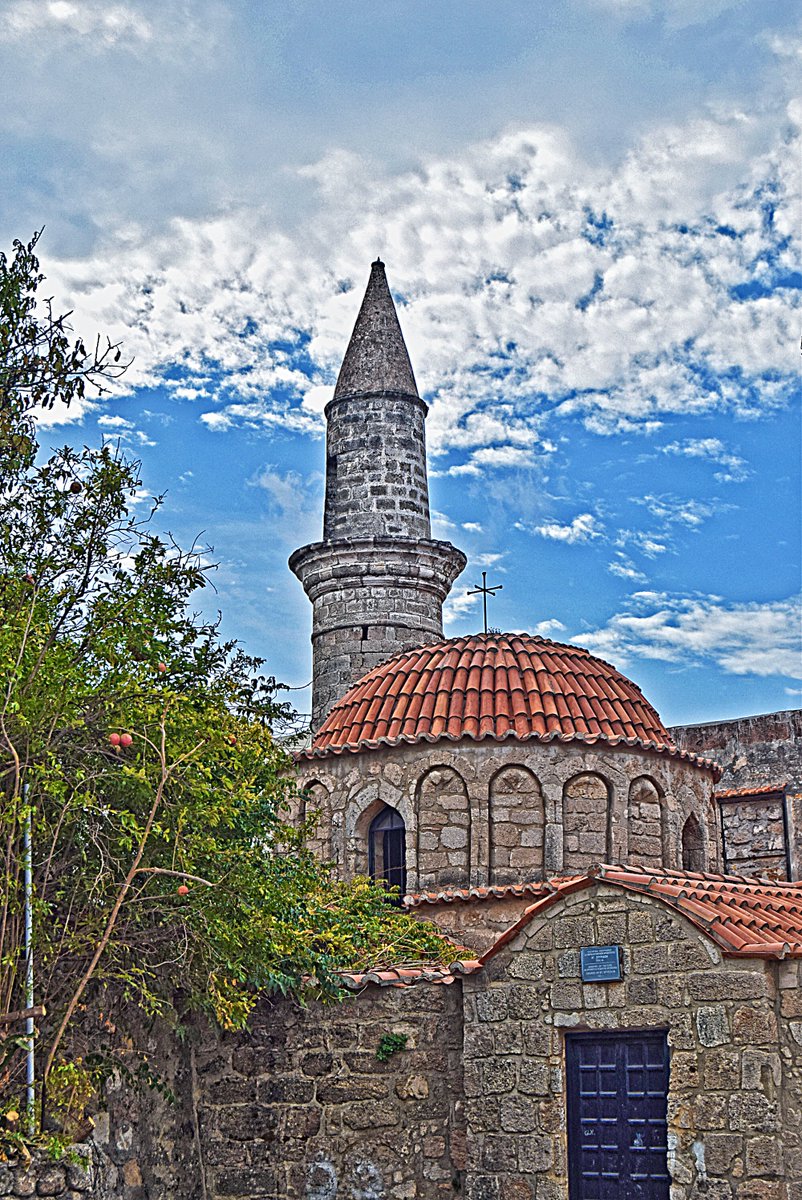 mimarimiras's tweet photo. RODOS - KAVAKLI MESCİD (ST.SPYRIDON BİZANS KİLİSESİNDEN DEVŞİRME)
Rodos'ta birim alana düşen "minaresi yıkılmamış" cami sayısı, Yunanistan genelinde bakıldığında oldukça yüksek. Ama benim gönlümde bu taş yapının yeri başka. https://t.co/JG9cGDhlK3