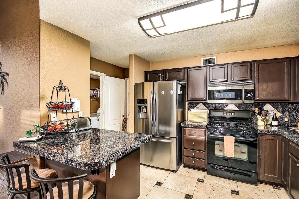 c21tempeaz's tweet photo. The only thing better than the immaculate interior of this week's featured listing is the exterior. This home is located in Arrowhead Ranch and features 4 bedrooms with 2.5 baths. Schedule a tour today! https://t.co/q1QzrrMjOF #realestate #glendale #arizona https://t.co/6qOircfjHh
