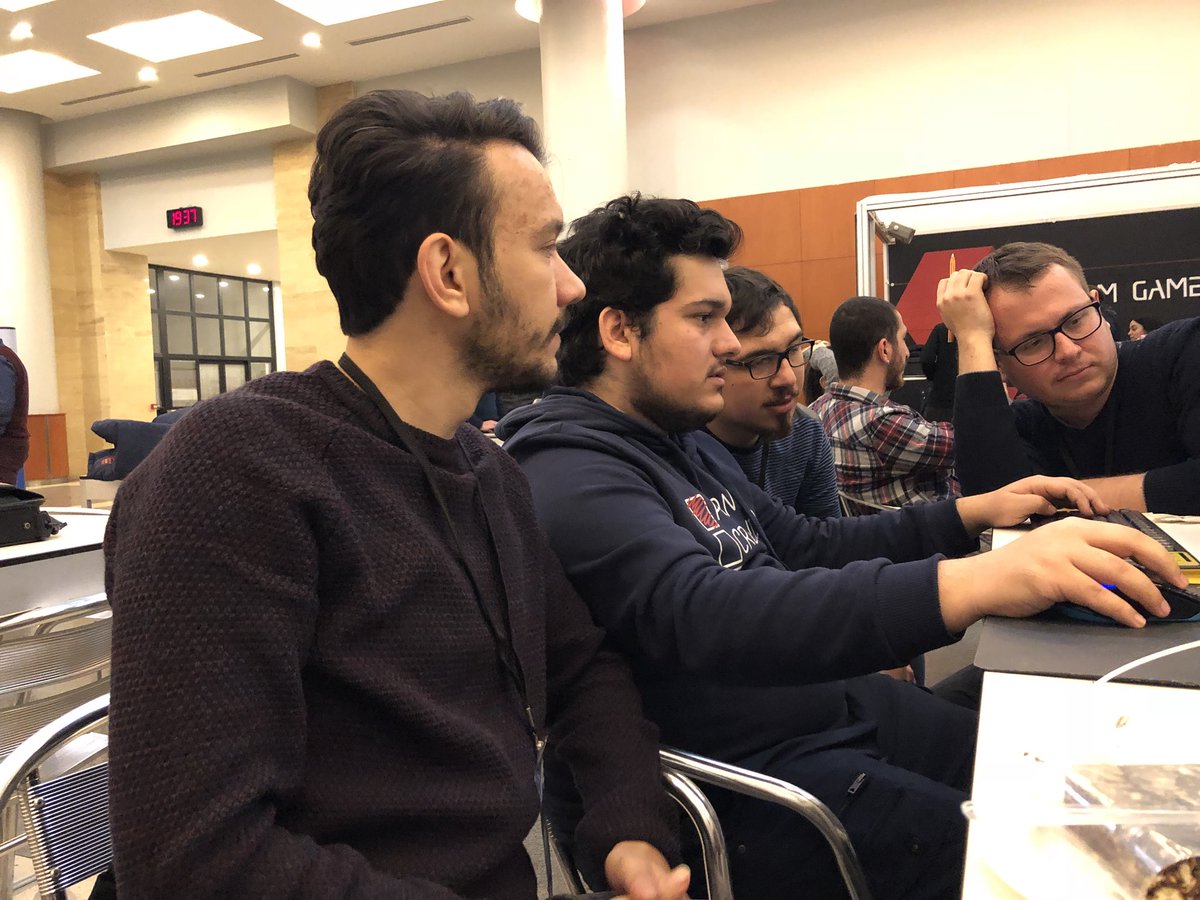 KuklaGameWorks's tweet photo. Geliştiricilerimizden Enis Öztürk ve Erdinç Özdemir #GGJ18 #ggjatom #ggj #GGJ2018 https://t.co/KU4R0CMZKG