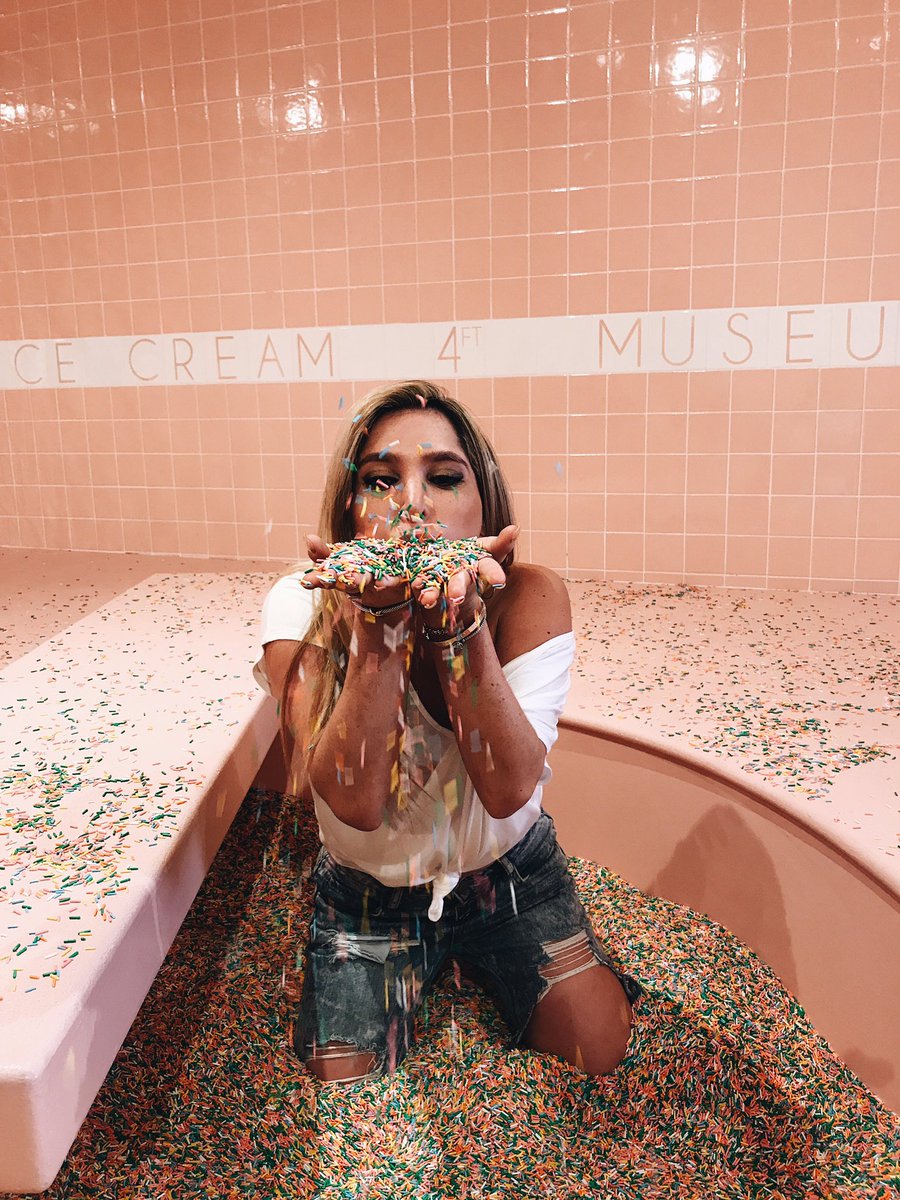 FSUSigDelt's tweet photo. Hoping everyone has a sweet week! ✨🍬💖 https://t.co/gpe8Bim5qA