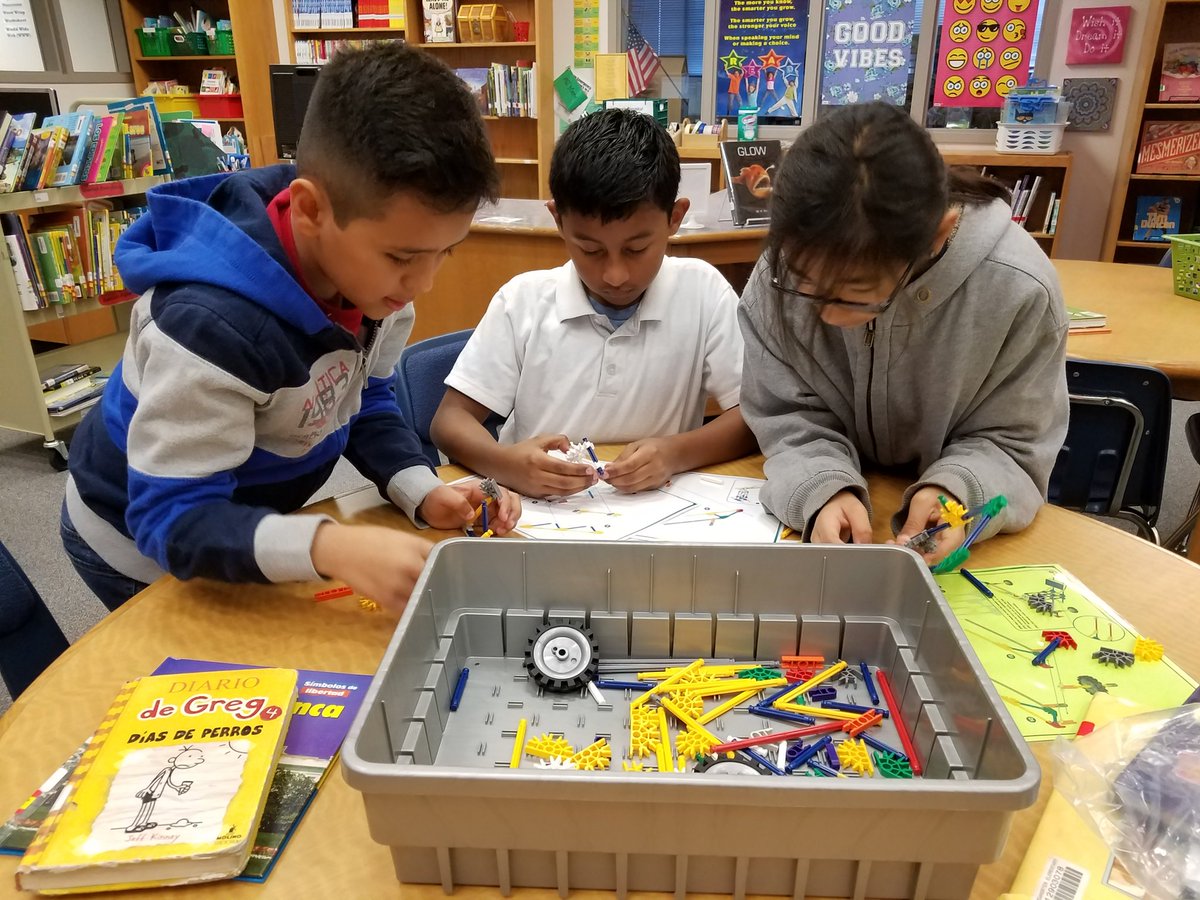 BlalackLibrary's tweet image. Makerspace challenges for our 5th graders! #mcwplc #makerspace #mcwchallengeaccepted