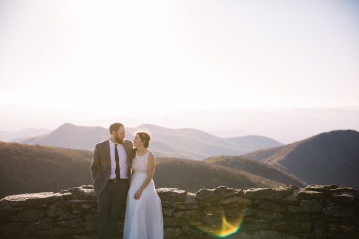 SimplyElope's tweet image. #OnTheBlog Annie and Tyler #Elope! &amp;lt;3

On a beautiful evening in October, Annie and Tyler say "I do".

A special thanks to elopement-friendly vendors
@ashevillephotographer and
@ashevillephotographer! simplyelope.com/blue-ridge-mou…