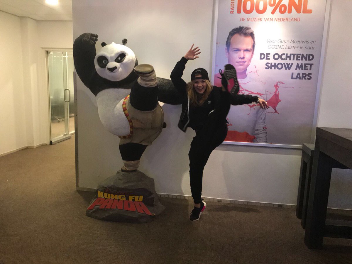 My yearly <a href="/slamofficial/">SLAM!</a> picture!!! 😂🙈🤸🏼‍♀️ I’m live with <a href="/TomvdWeerd/">Tom van der Weerd</a> in a few minutes!!!🎧🎉😋