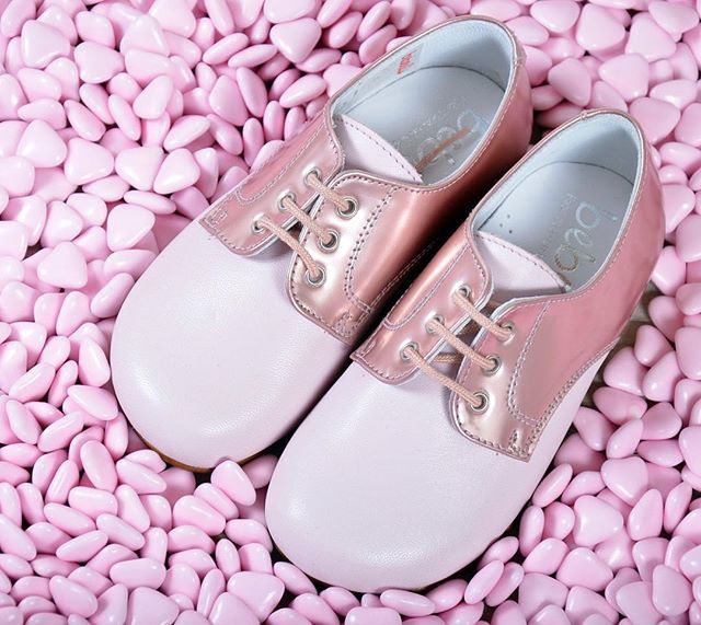 LesCassePieds's tweet photo. La sublime version printemps des #Beberlis imaginées par @petit_karel . Je les ad❤️re.  Donnez moi votre avis . .
.
.
#cassepiedse18 #chaussuresenfant #kinderschuhe https://t.co/YhJe7o80bZ https://t.co/Kxi84WzYwo