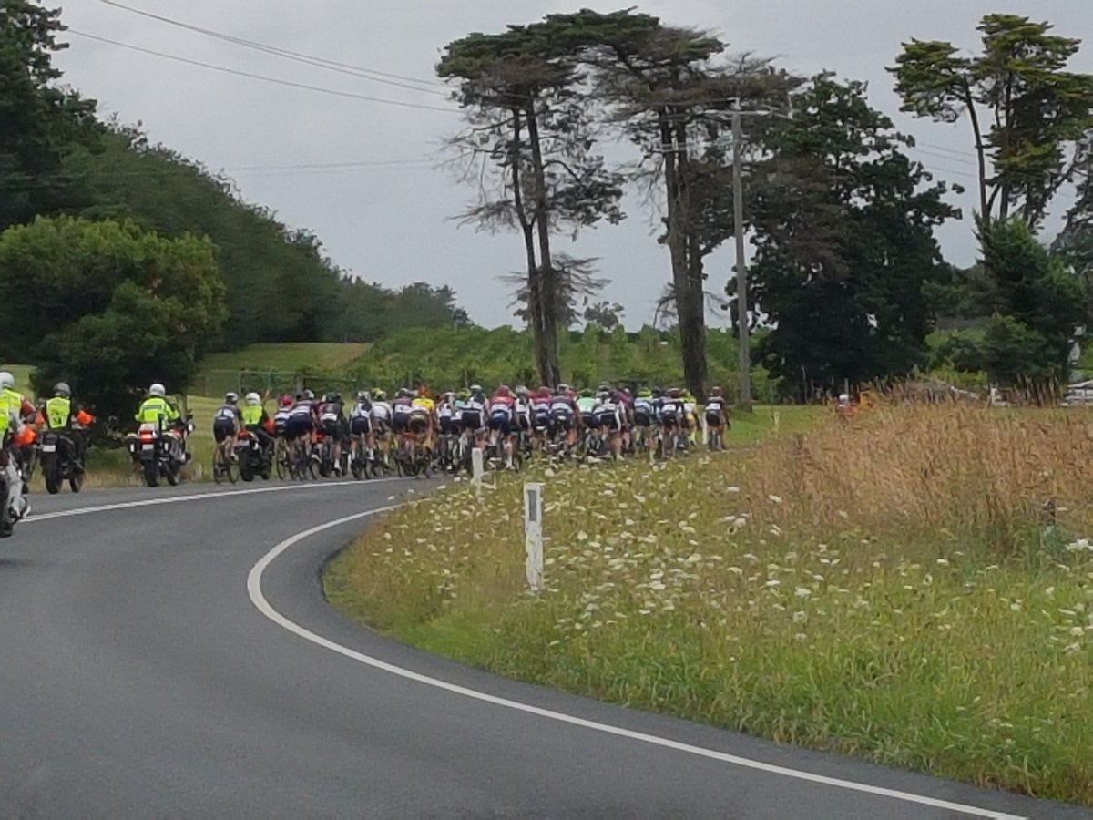 пелотон проехал 13 км