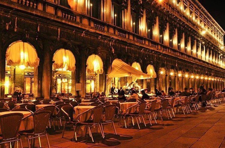 ItalianTalks's tweet photo. One of the most iconic landmarks in Venice~Caffè Florian Wonderful ambiance at night Photo by @caffeflorian https://t.co/2MbH9dadsF #Italy https://t.co/4nXaun5I79