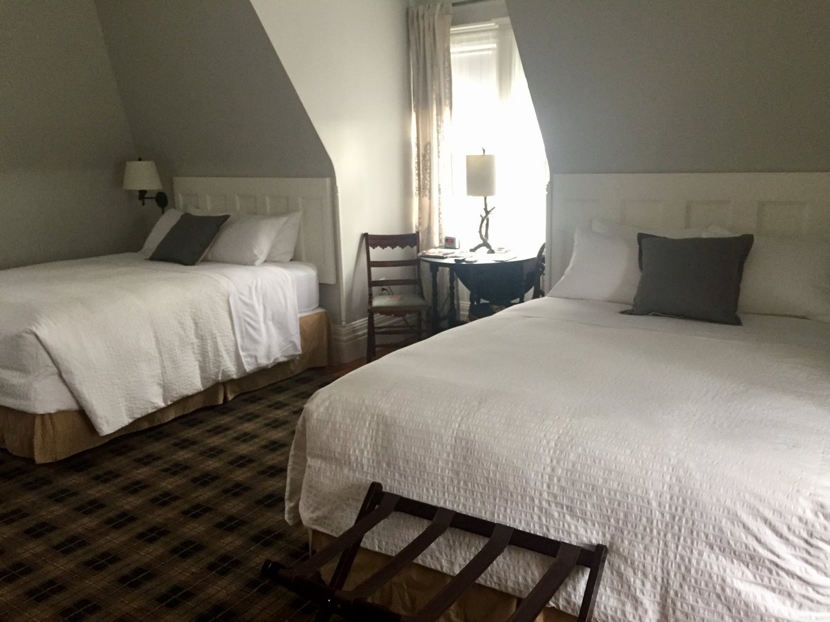 InnBuffalo's tweet image. Our Olmsted Suite features 2 Queen beds &amp;amp; is a popular choice for travel companions. #travel #Buffalo #BoutiqueHotel
