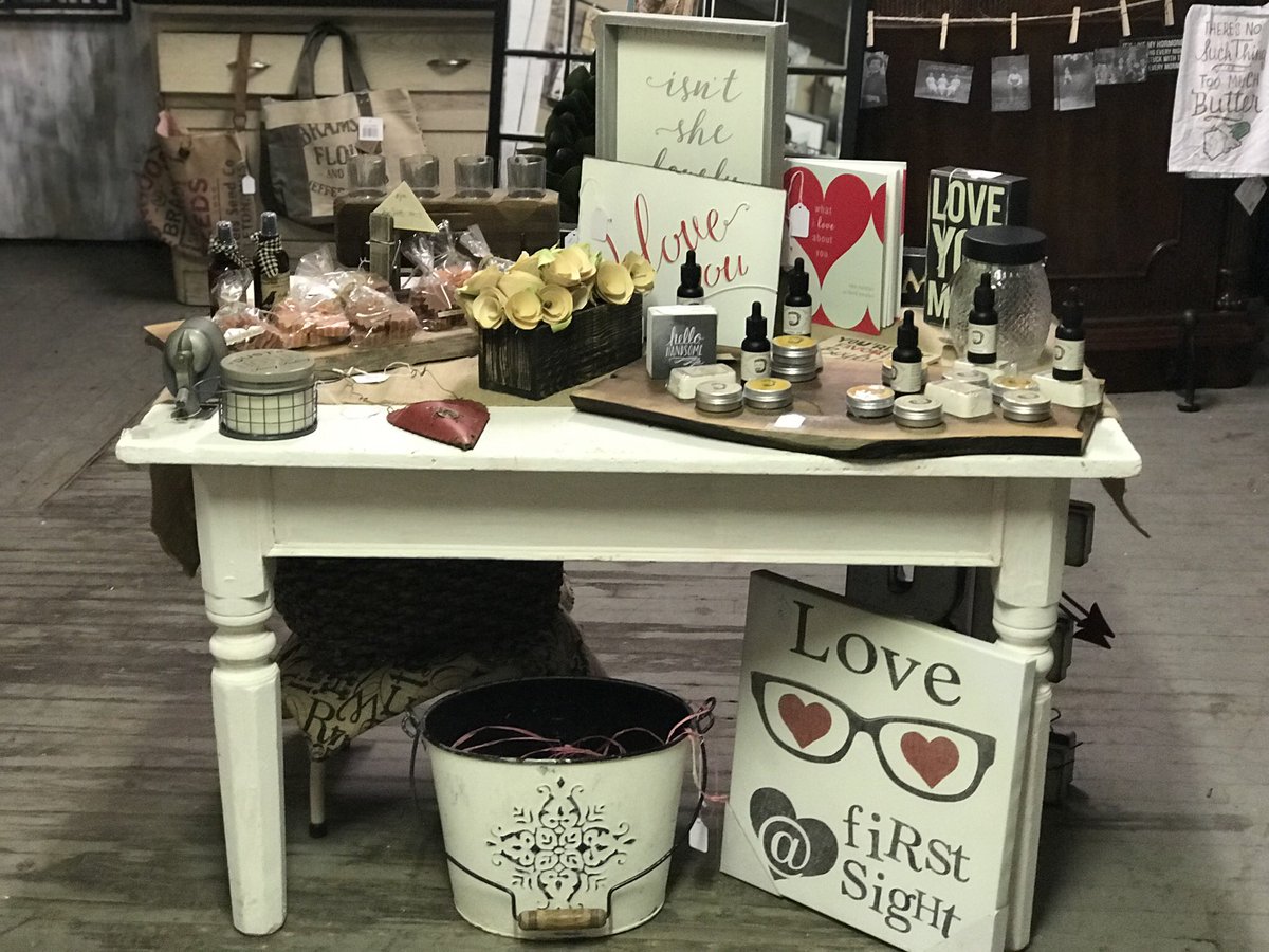 jenny_corner's tweet photo. Custom Items #jennyscorner #shopsmall #shopscranton #jewelry #treatyourself #fashion #bebeautiful #local #makeyourhomesmile #homedecor #vintagestyle #shabbychic #farmhousestyle #farmhousekitchen #rustic #pillow #signs #tarts #antique #helloscrantonpa #teachers #doglovers https://t.co/xgwFl15lg3