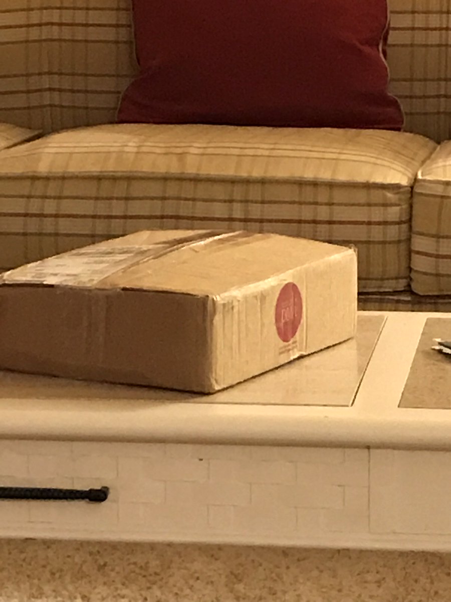 HWewtherholt77's tweet image. I got my transition kit today.  I am going to go live after dinner with an unboxing.  If you aren&apos;t a member of my VIP facebook group, you will want to join. #Posh #TransitionKit #FabAndFloral #BringSpring ow.ly/hfl030i4L9o